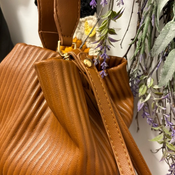 2/$15 🍓 Shoulder pouch bag - Picture 2 of 3